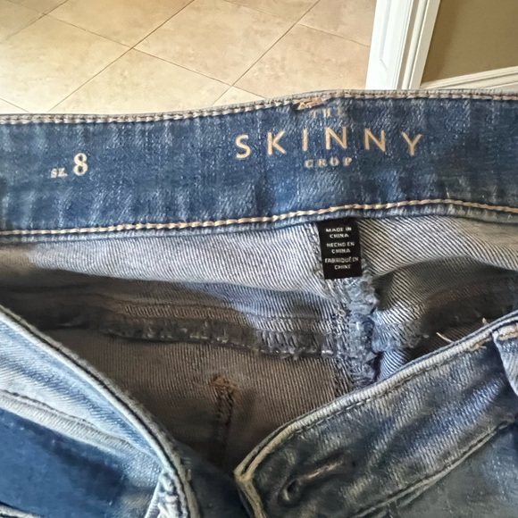 White House Black Market skinny cropped jeans in size 8 - Picture 4 of 5